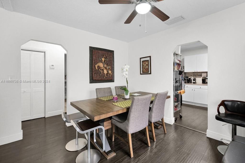 Active With Contract: $2,200 (2 beds, 1 baths, 1522 Square Feet)
