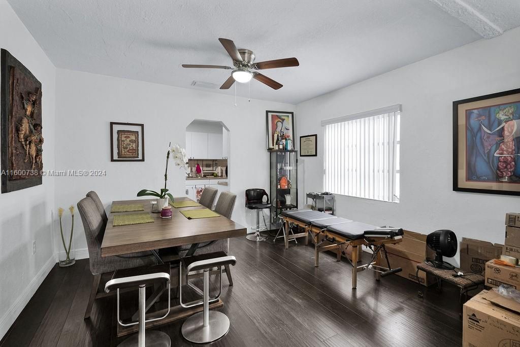 Active With Contract: $2,200 (2 beds, 1 baths, 1522 Square Feet)