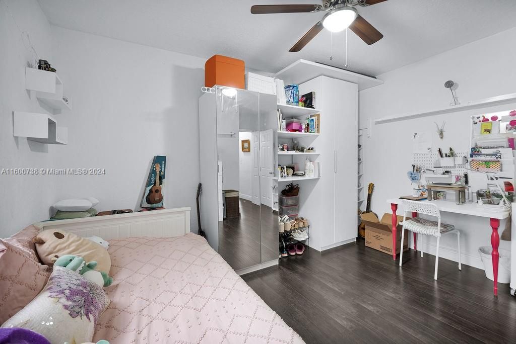 Active With Contract: $2,200 (2 beds, 1 baths, 1522 Square Feet)