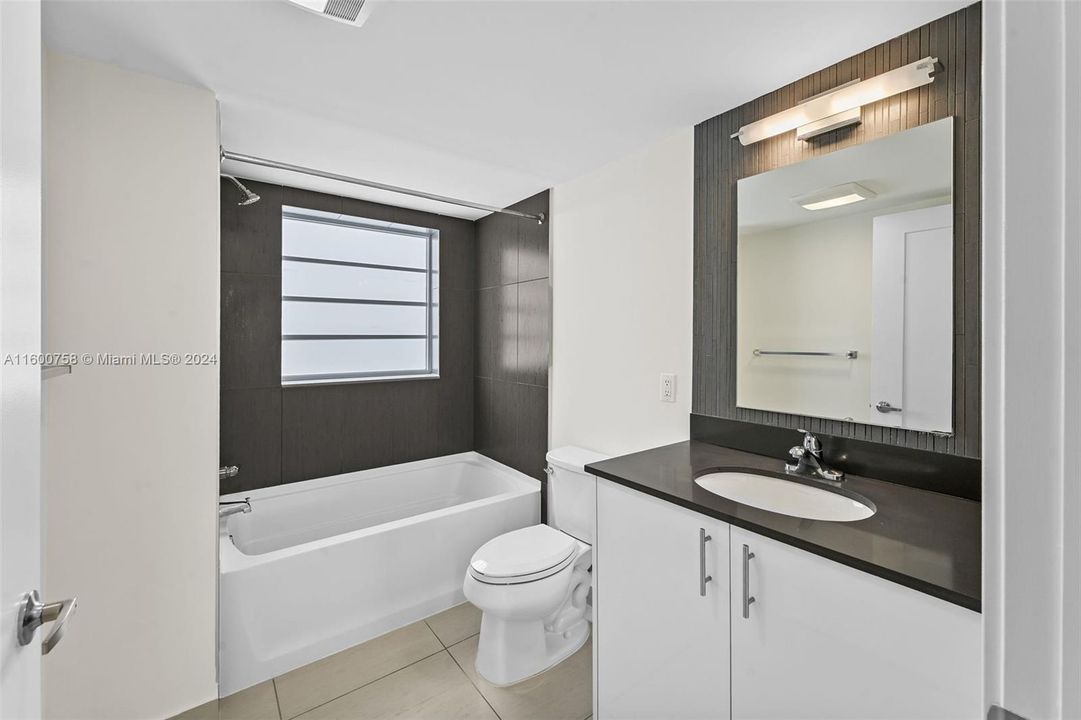 Active With Contract: $2,915 (1 beds, 1 baths, 671 Square Feet)