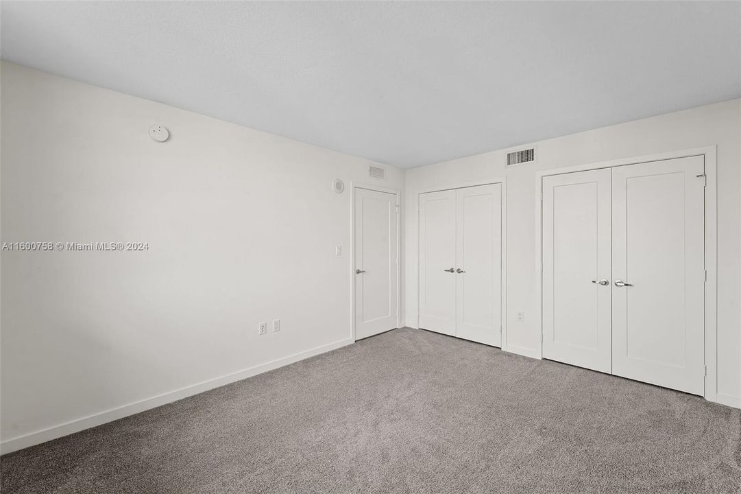 Active With Contract: $2,915 (1 beds, 1 baths, 671 Square Feet)