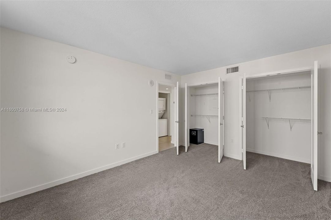 Active With Contract: $2,915 (1 beds, 1 baths, 671 Square Feet)