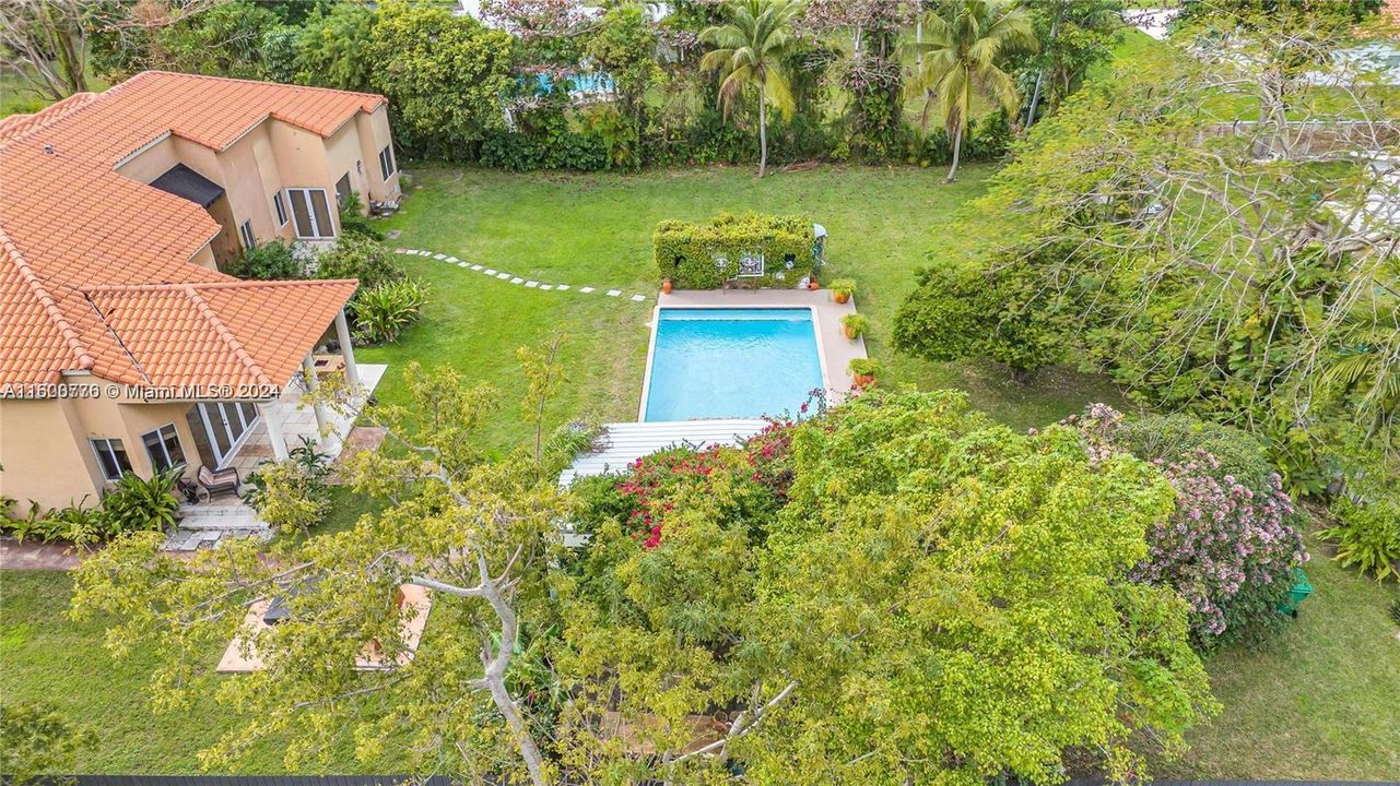 En Venta: $2,399,000 (4 camas, 4 baños, 3905 Pies cuadrados)