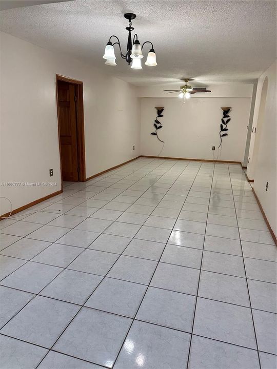 Active With Contract: $2,500 (2 beds, 2 baths, 1170 Square Feet)