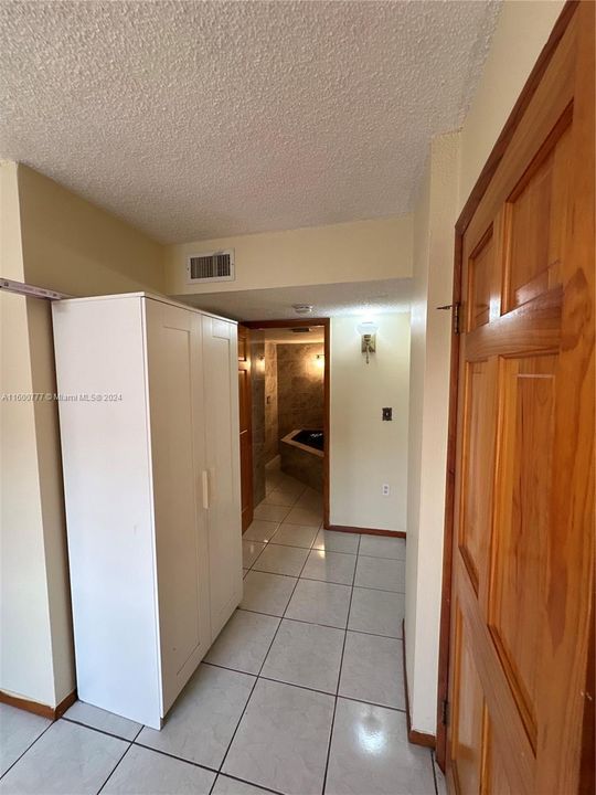Active With Contract: $2,500 (2 beds, 2 baths, 1170 Square Feet)