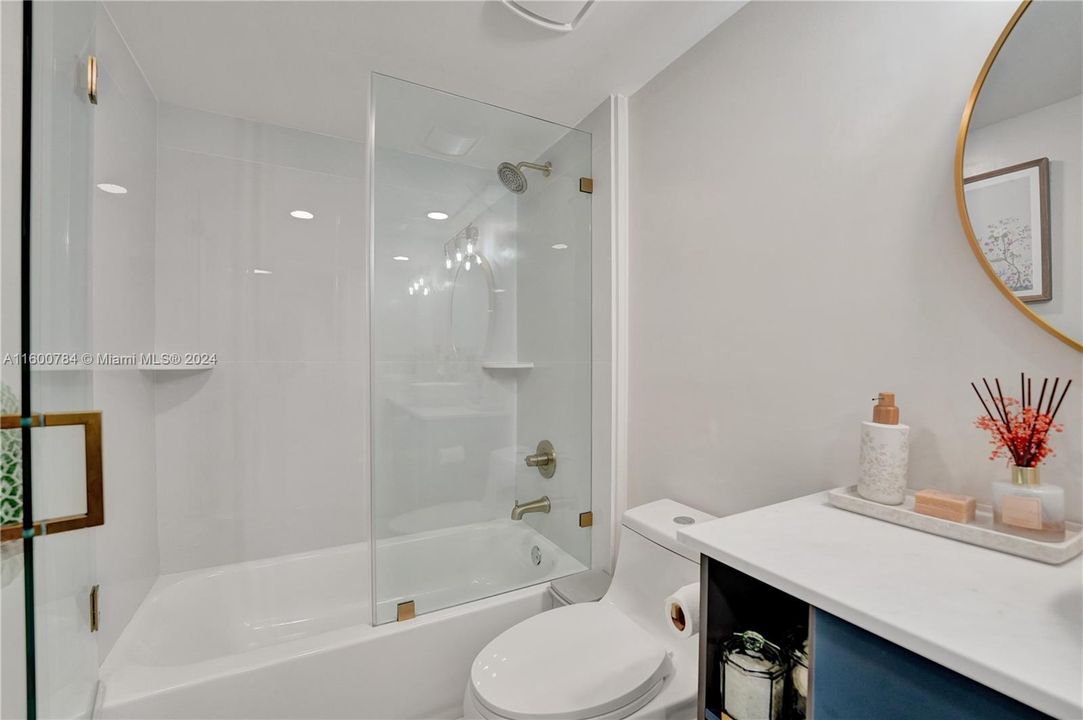 For Sale: $389,900 (2 beds, 2 baths, 1385 Square Feet)