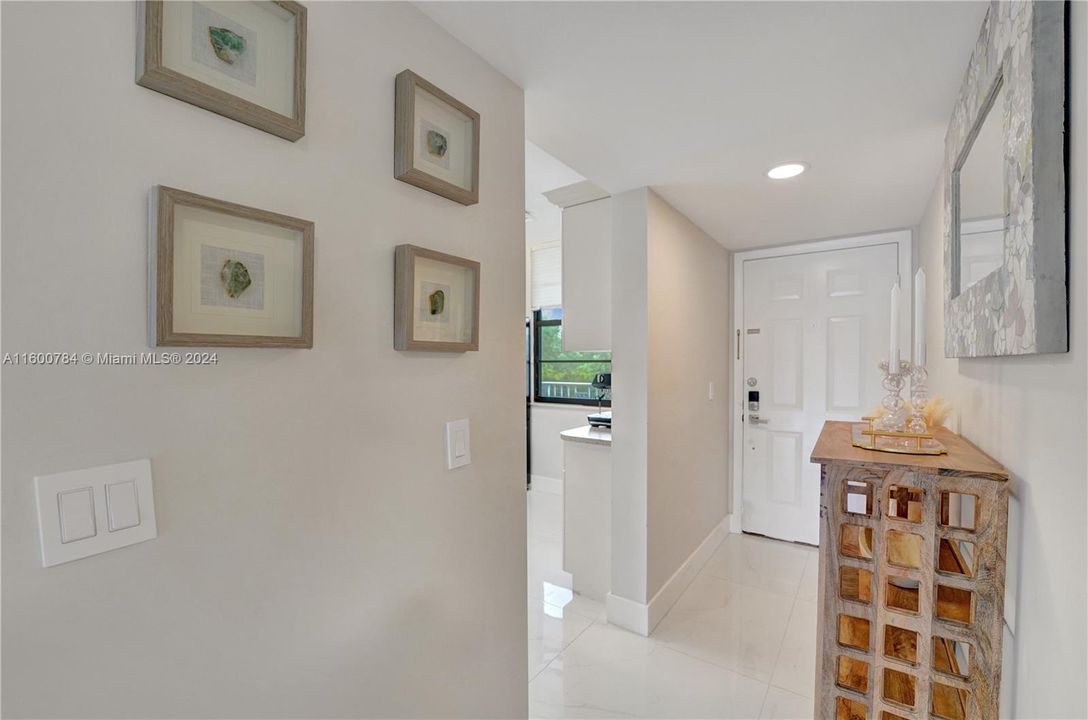 For Sale: $389,900 (2 beds, 2 baths, 1385 Square Feet)