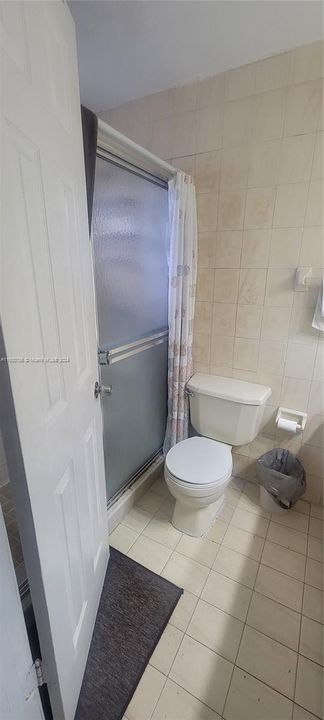 Bathroom Unit 2