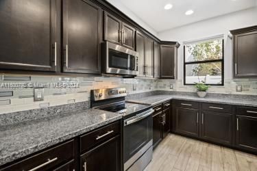 Active With Contract: $3,600 (3 beds, 2 baths, 1692 Square Feet)