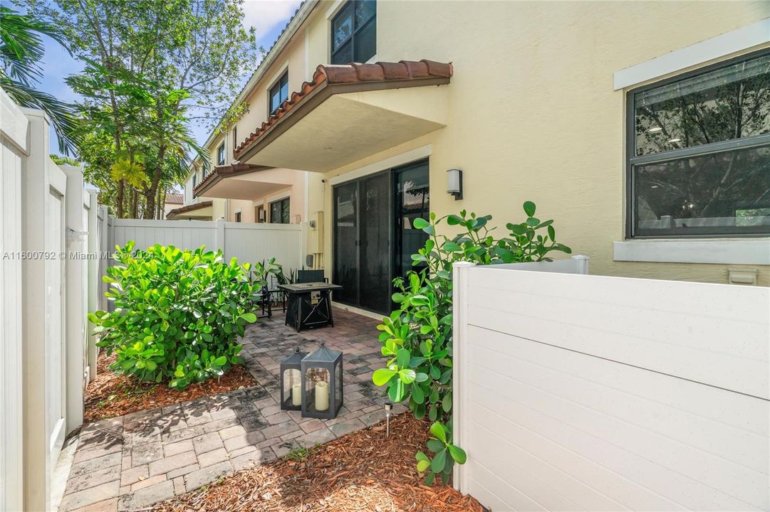 Active With Contract: $3,600 (3 beds, 2 baths, 1692 Square Feet)