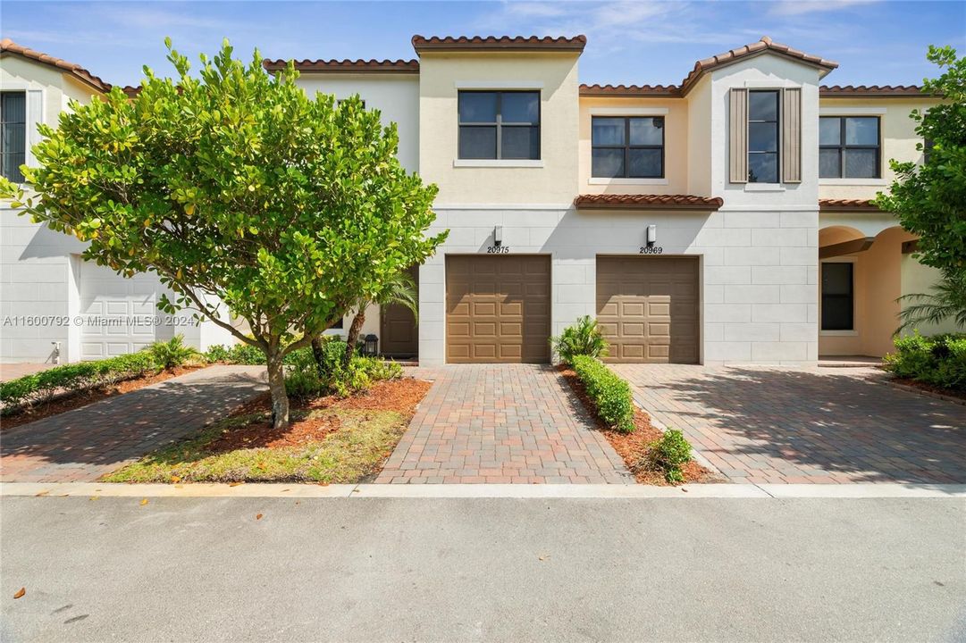 Active With Contract: $3,600 (3 beds, 2 baths, 1692 Square Feet)