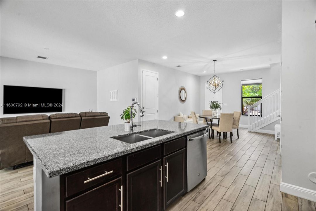 Active With Contract: $3,600 (3 beds, 2 baths, 1692 Square Feet)