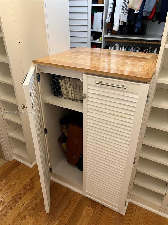 Extra storage in Hers