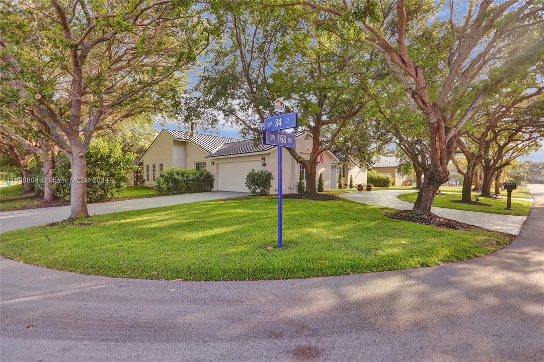 Quiet street, little traffic, good neighbors.