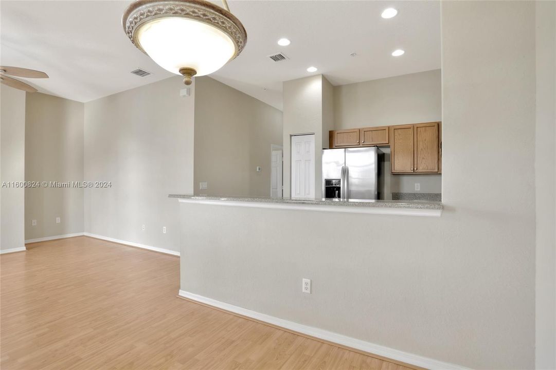 For Rent: $2,500 (2 beds, 2 baths, 1077 Square Feet)