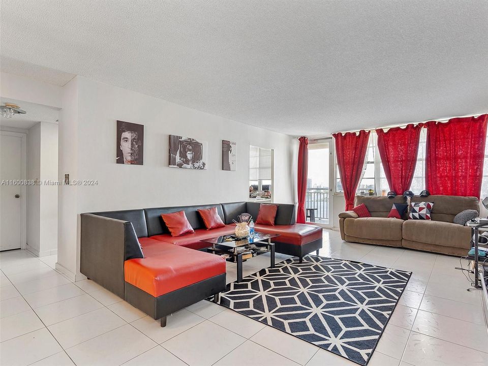 For Sale: $489,000 (2 beds, 2 baths, 1275 Square Feet)