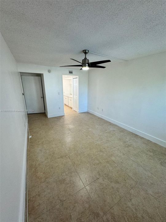 Active With Contract: $2,000 (2 beds, 2 baths, 1057 Square Feet)