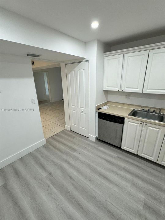 Active With Contract: $2,000 (2 beds, 2 baths, 1057 Square Feet)