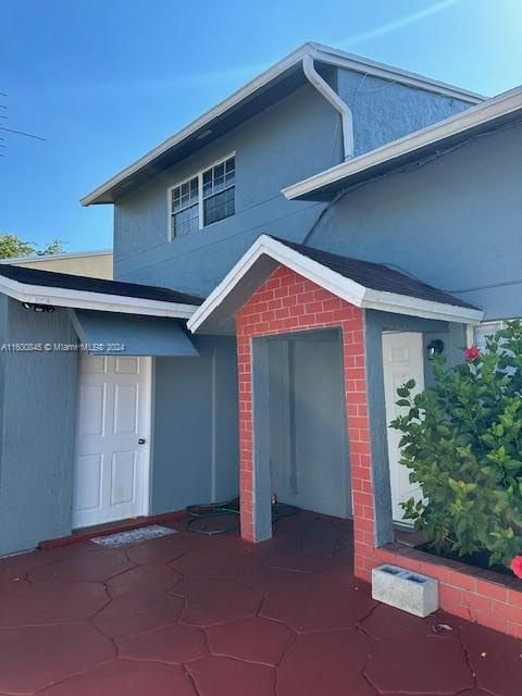 Recently Rented: $3,390 (4 beds, 2 baths, 2543 Square Feet)