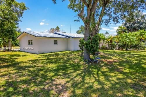 For Sale: $999,999 (3 beds, 3 baths, 2505 Square Feet)