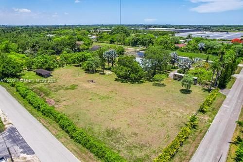 For Sale: $999,999 (3 beds, 3 baths, 2505 Square Feet)