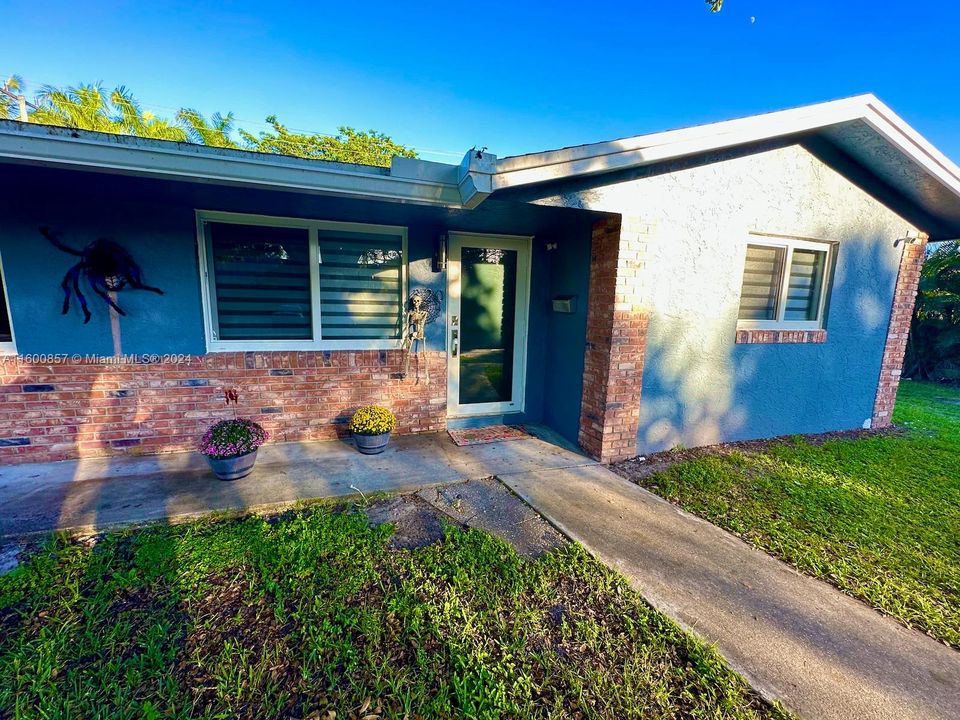 Active With Contract: $2,500 (3 beds, 2 baths, 2102 Square Feet)