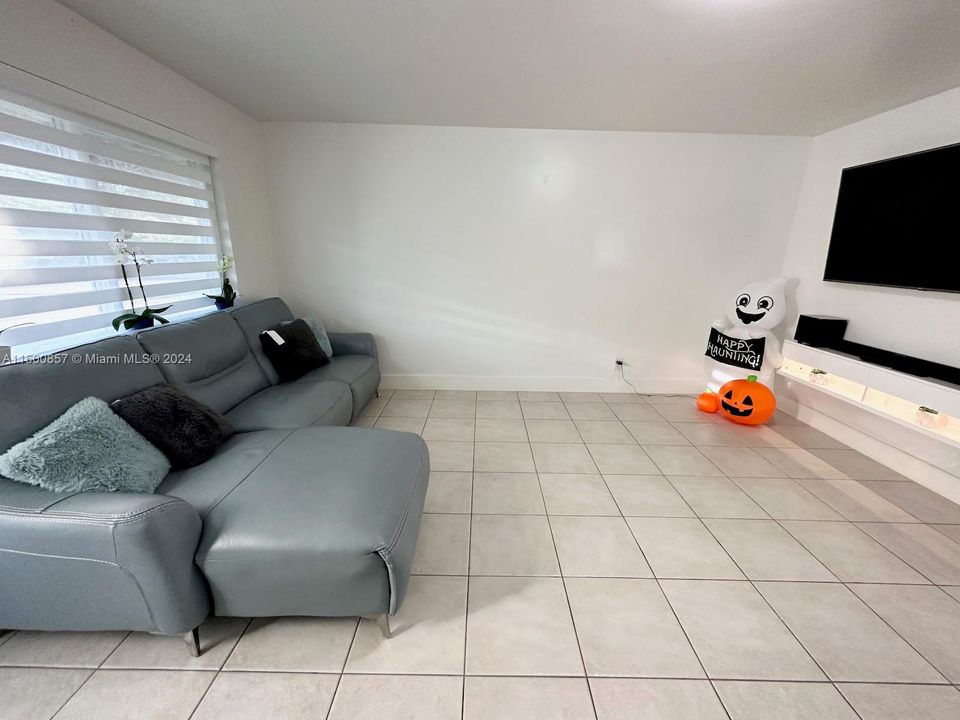 Active With Contract: $2,500 (3 beds, 2 baths, 2102 Square Feet)