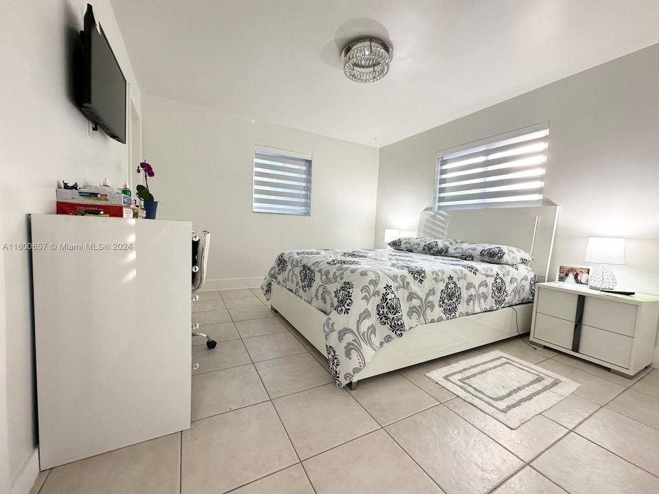 Active With Contract: $2,500 (3 beds, 2 baths, 2102 Square Feet)