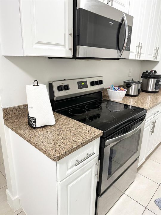 Active With Contract: $2,500 (3 beds, 2 baths, 2102 Square Feet)