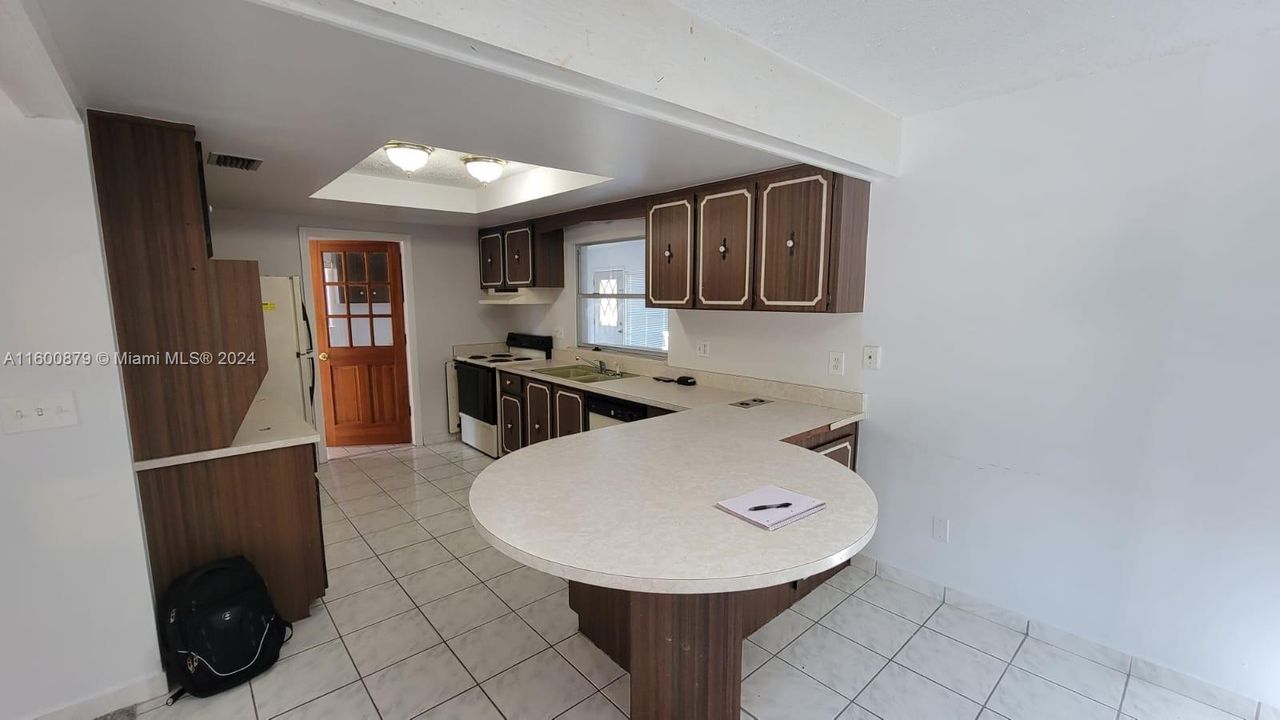 For Sale: $350,000 (3 beds, 2 baths, 2614 Square Feet)