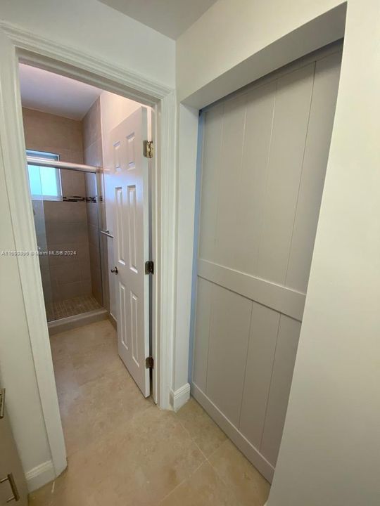 Active With Contract: $2,000 (1 beds, 1 baths, 390 Square Feet)