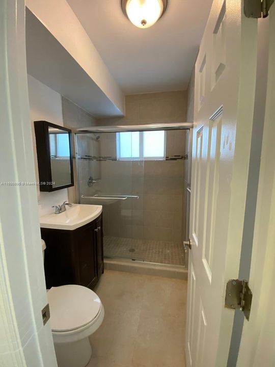 Active With Contract: $2,000 (1 beds, 1 baths, 390 Square Feet)