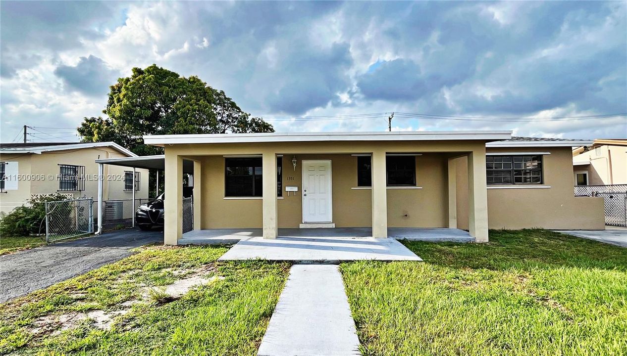 Recently Rented: $3,400 (3 beds, 2 baths, 1996 Square Feet)