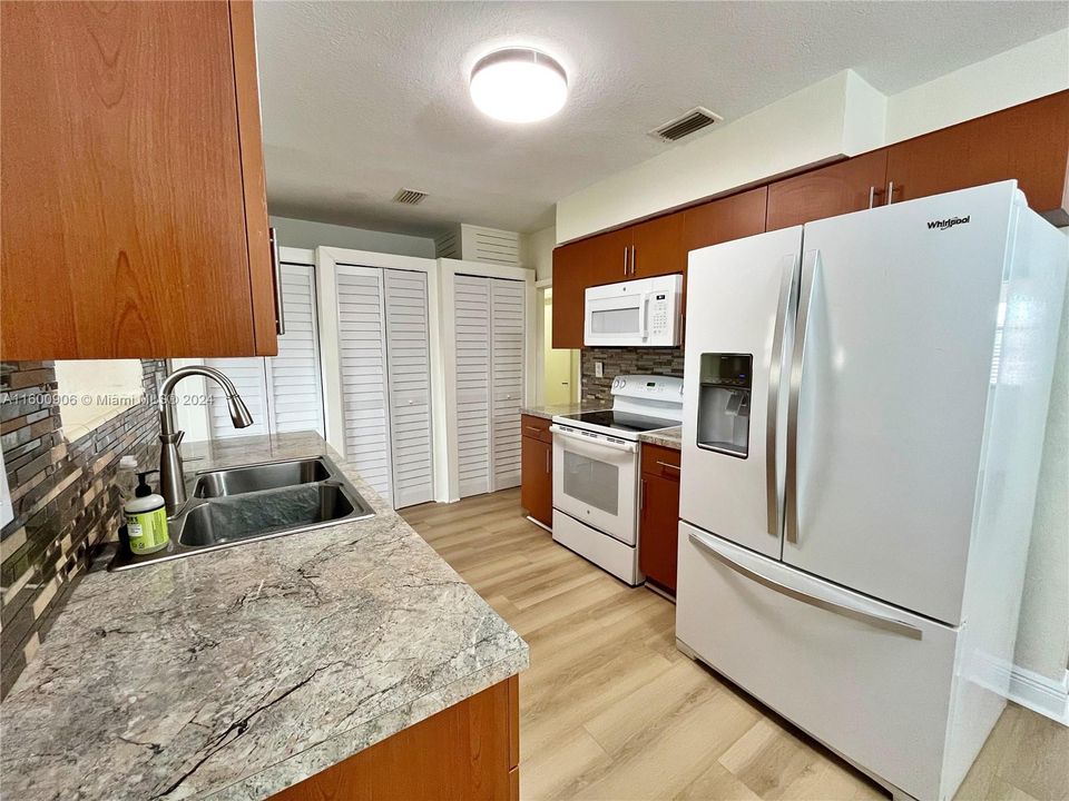 Recently Rented: $3,400 (3 beds, 2 baths, 1996 Square Feet)