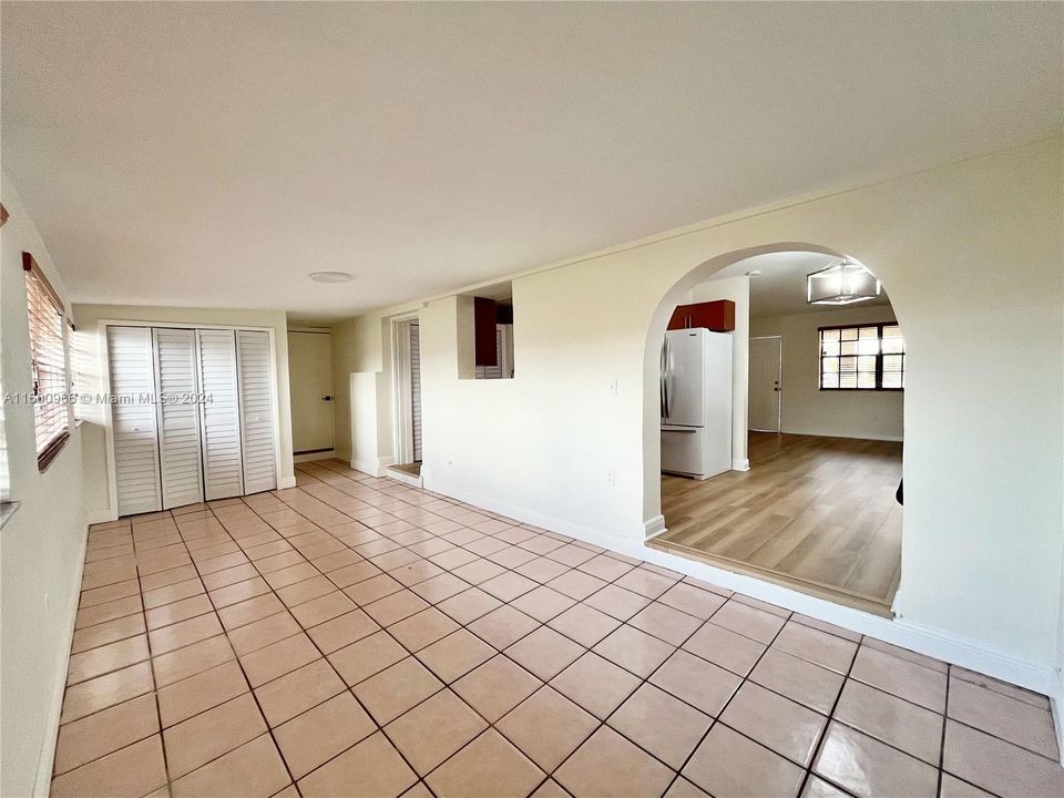 Recently Rented: $3,400 (3 beds, 2 baths, 1996 Square Feet)