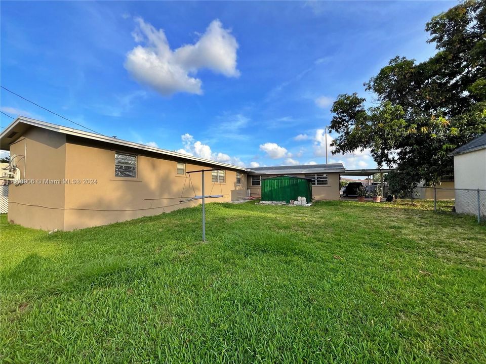 Recently Rented: $3,400 (3 beds, 2 baths, 1996 Square Feet)