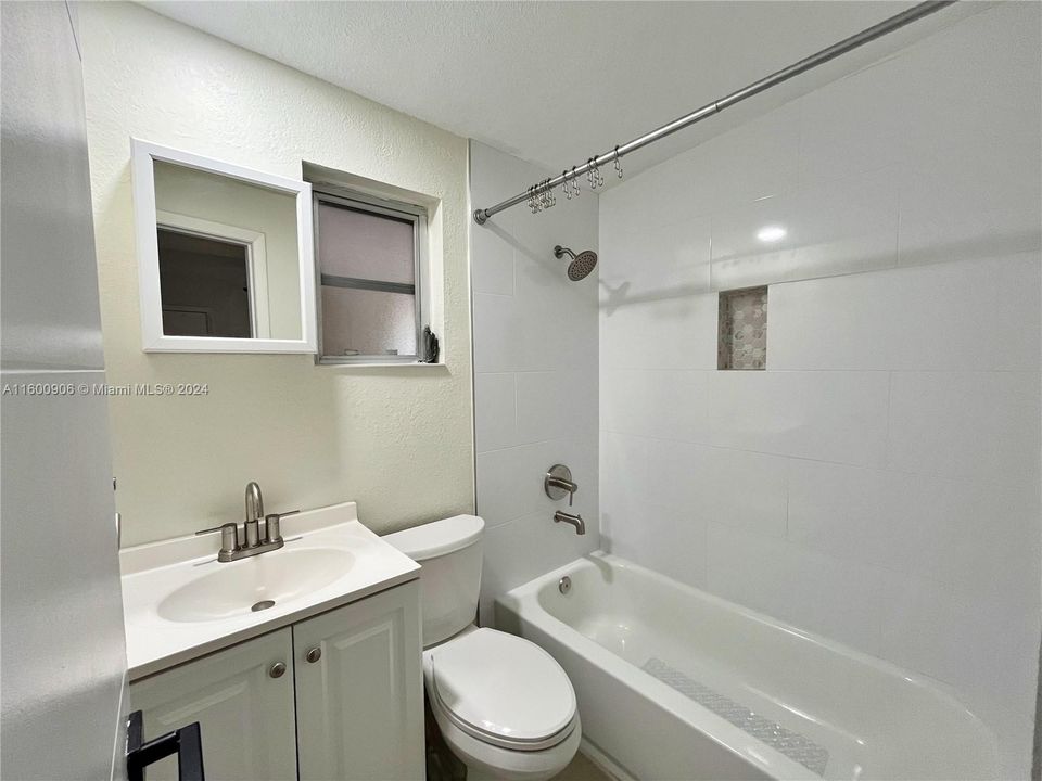 Recently Rented: $3,400 (3 beds, 2 baths, 1996 Square Feet)