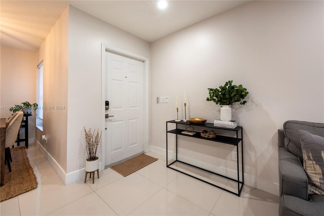 Active With Contract: $3,550 (3 beds, 2 baths, 1221 Square Feet)