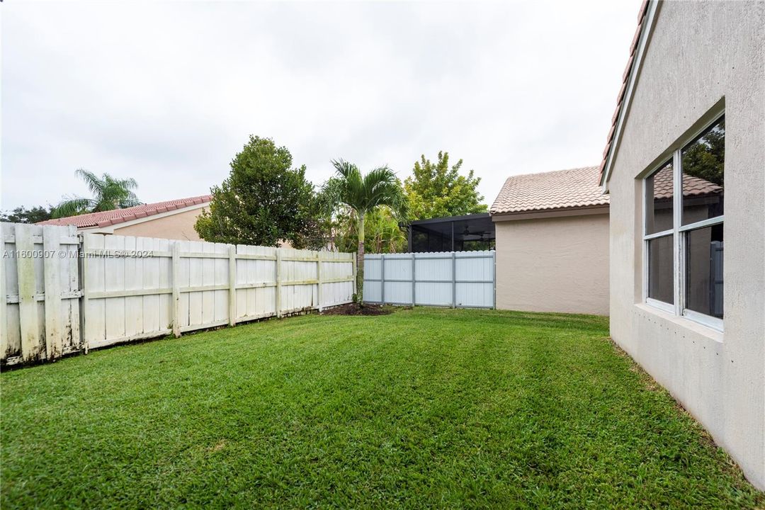 Active With Contract: $3,550 (3 beds, 2 baths, 1221 Square Feet)