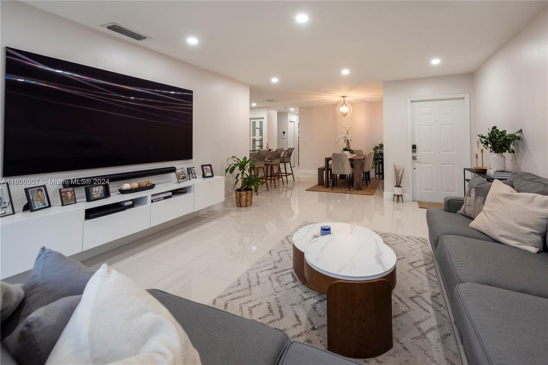 Active With Contract: $3,550 (3 beds, 2 baths, 1221 Square Feet)