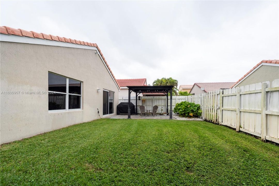 Active With Contract: $3,550 (3 beds, 2 baths, 1221 Square Feet)