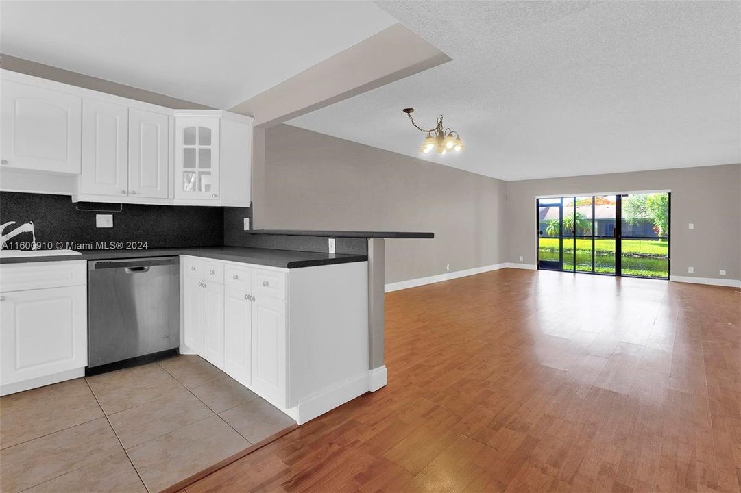 Active With Contract: $2,600 (2 beds, 2 baths, 1256 Square Feet)