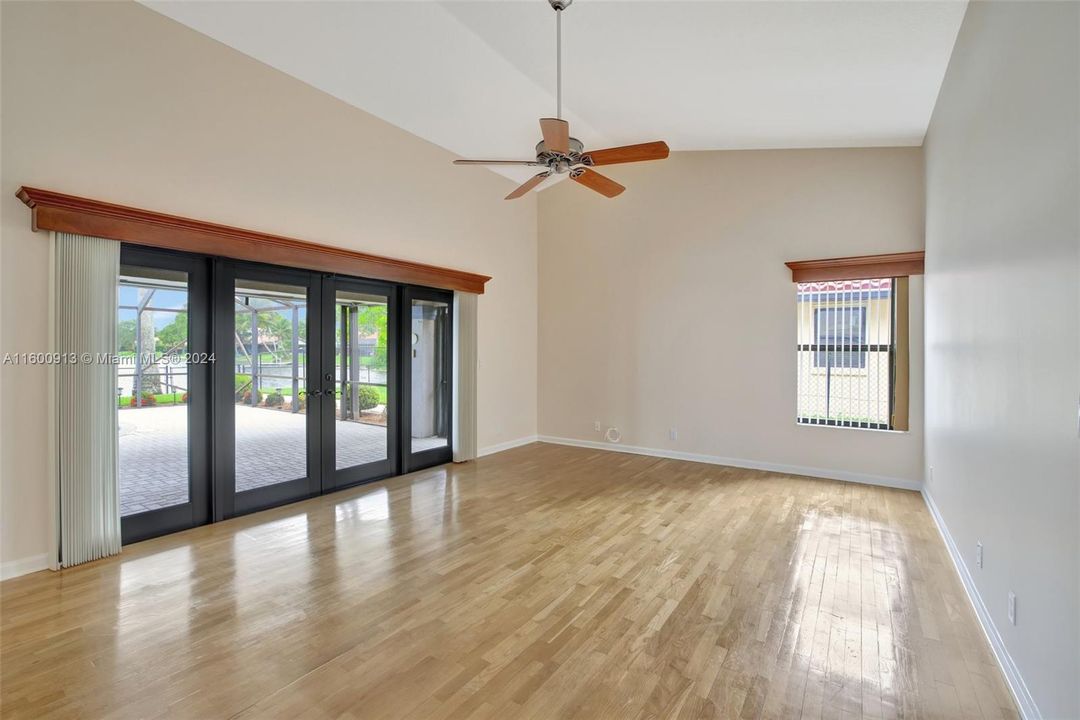 Active With Contract: $1,073,000 (3 beds, 2 baths, 2212 Square Feet)