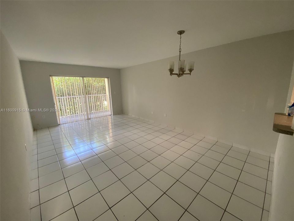 For Sale: $259,500 (1 beds, 1 baths, 810 Square Feet)