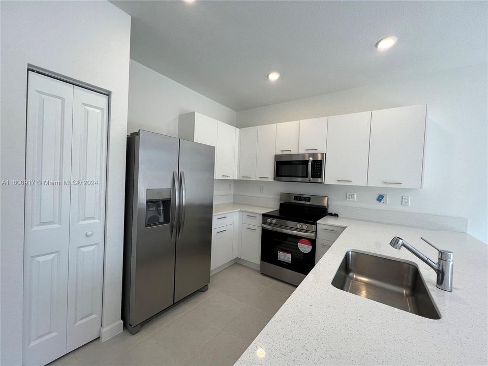 Active With Contract: $3,000 (3 beds, 2 baths, 1500 Square Feet)