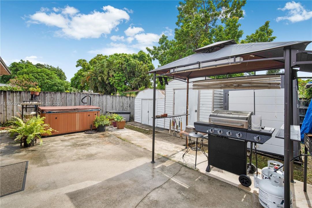 For Sale: $850,000 (3 beds, 2 baths, 1500 Square Feet)