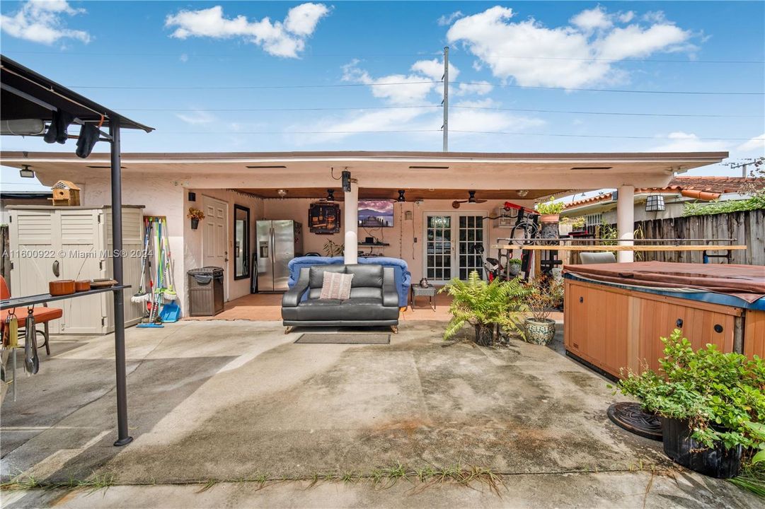 For Sale: $850,000 (3 beds, 2 baths, 1500 Square Feet)