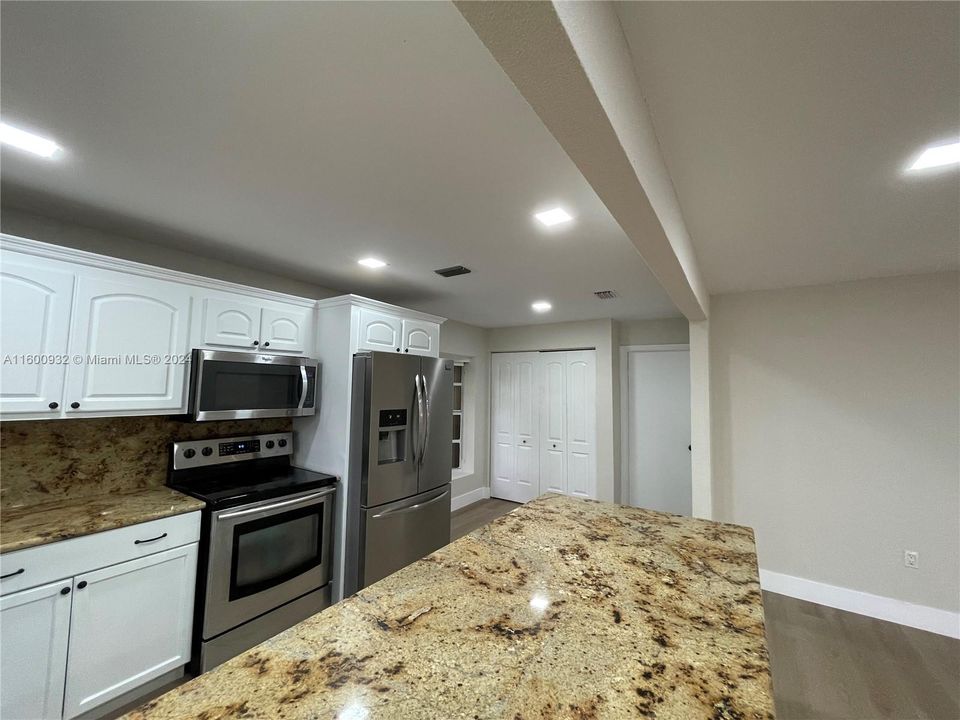 Active With Contract: $4,100 (3 beds, 2 baths, 1386 Square Feet)