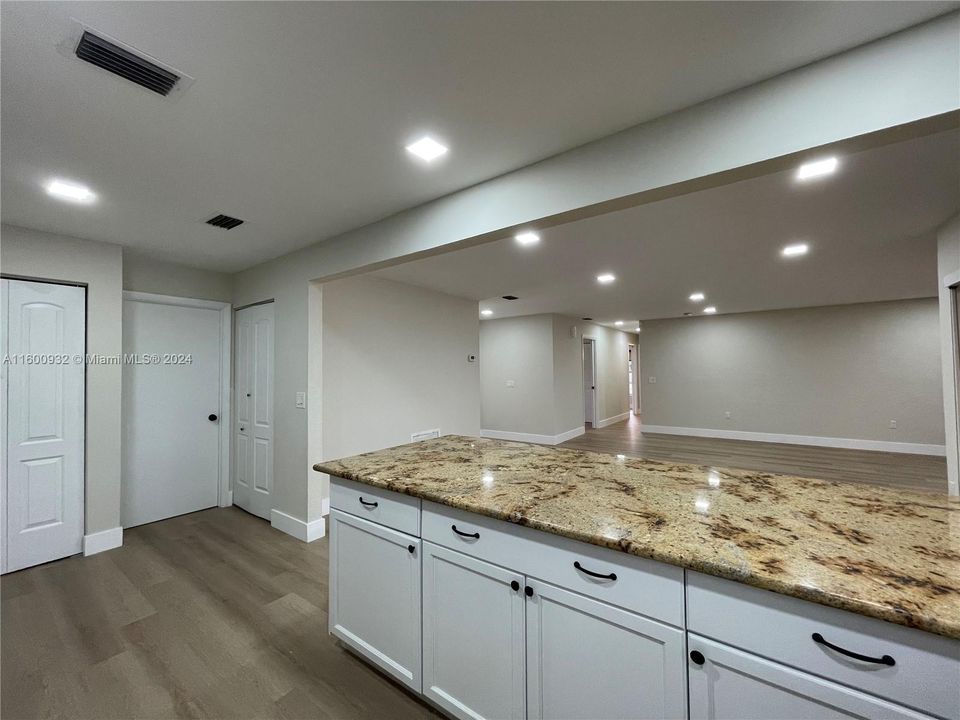 Active With Contract: $4,100 (3 beds, 2 baths, 1386 Square Feet)