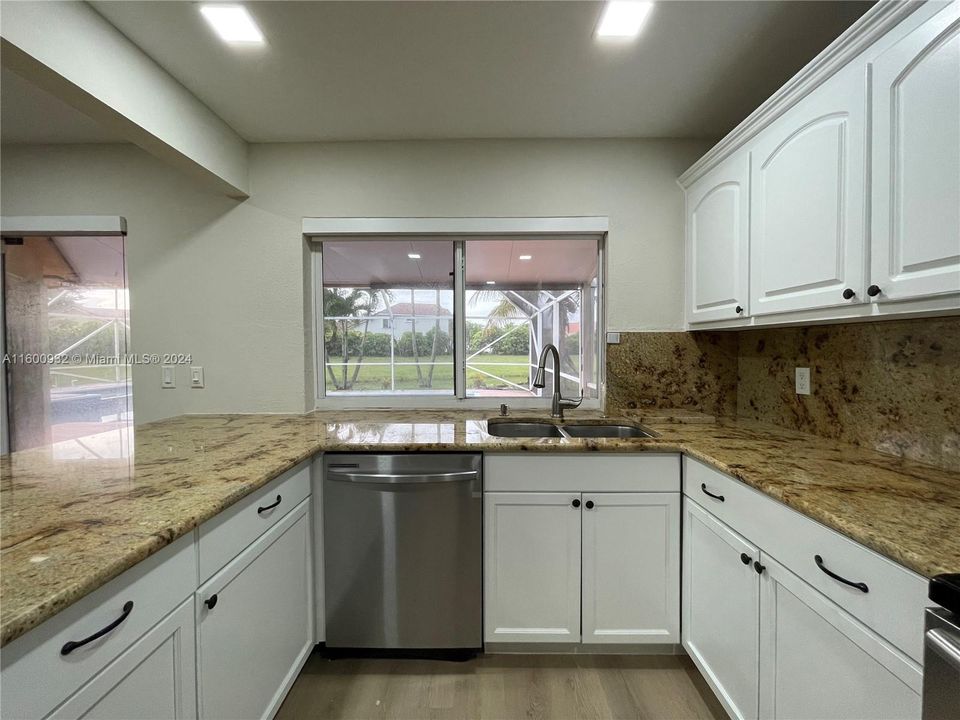 Active With Contract: $4,100 (3 beds, 2 baths, 1386 Square Feet)